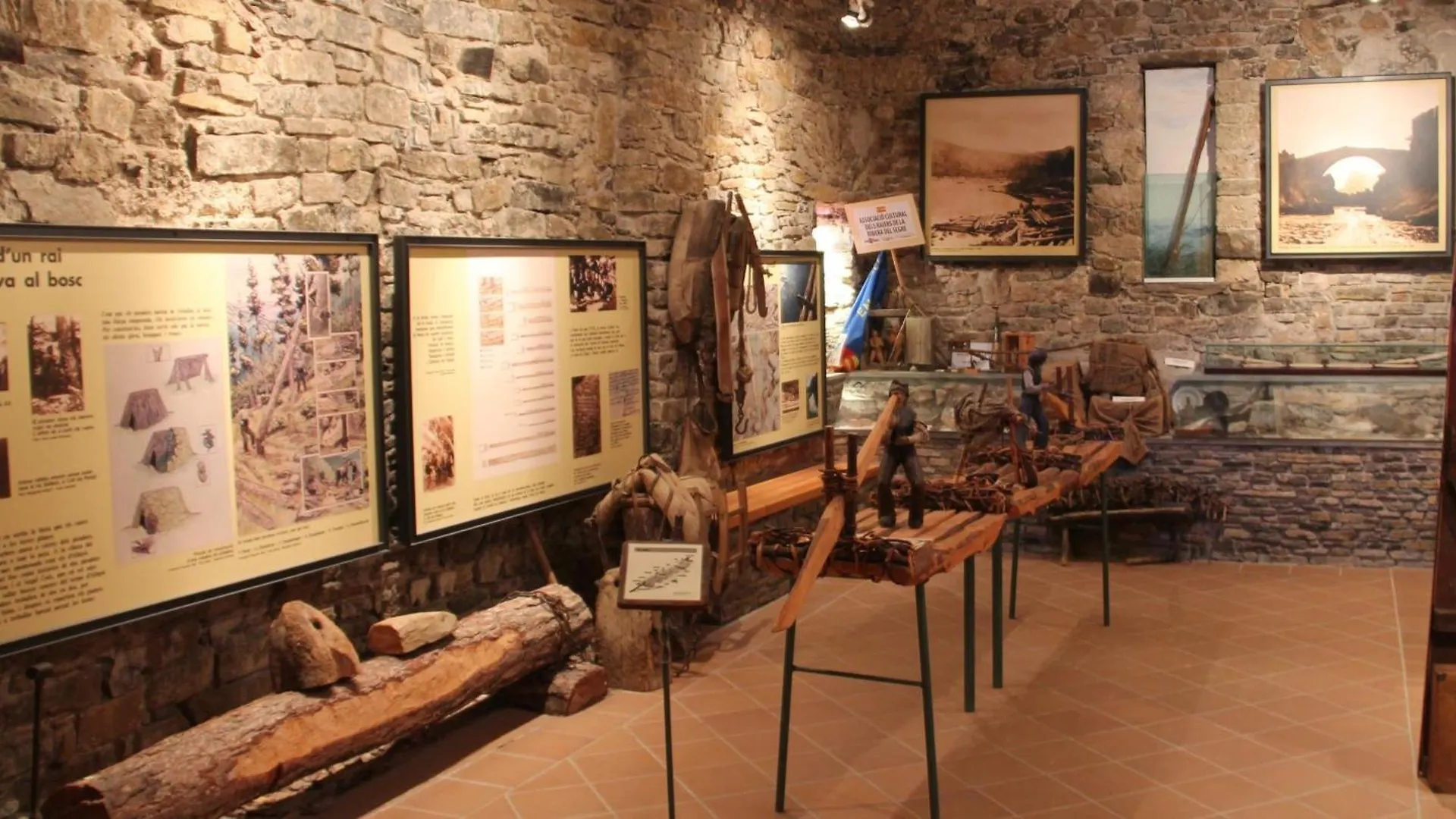 Dinosaur House Coll de Nargo